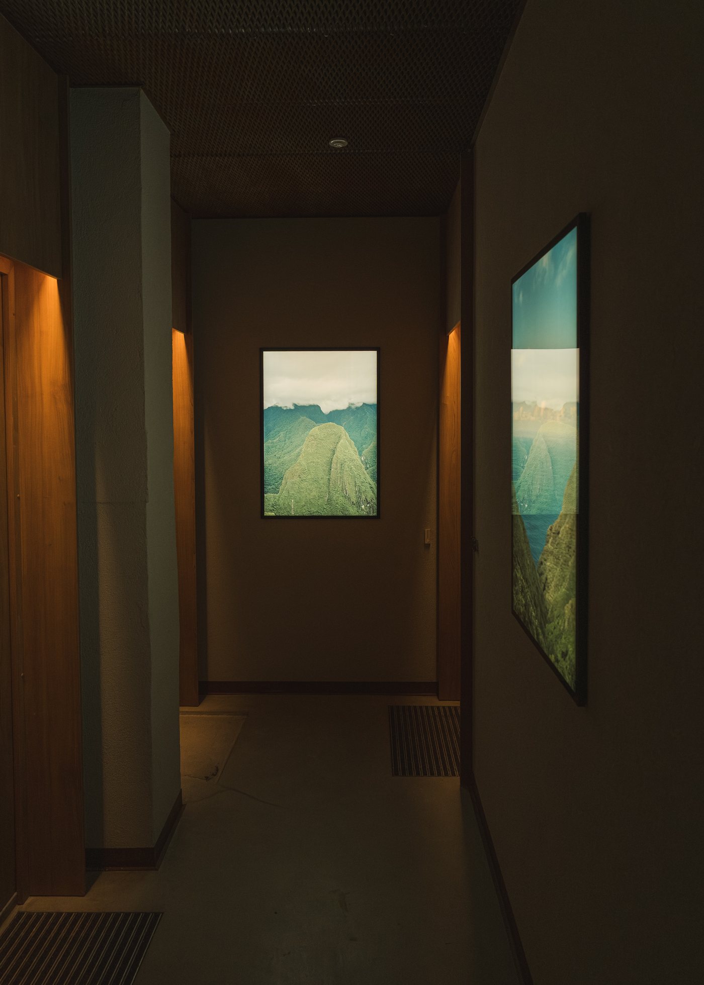 Loft Gallery corridor with lightframes